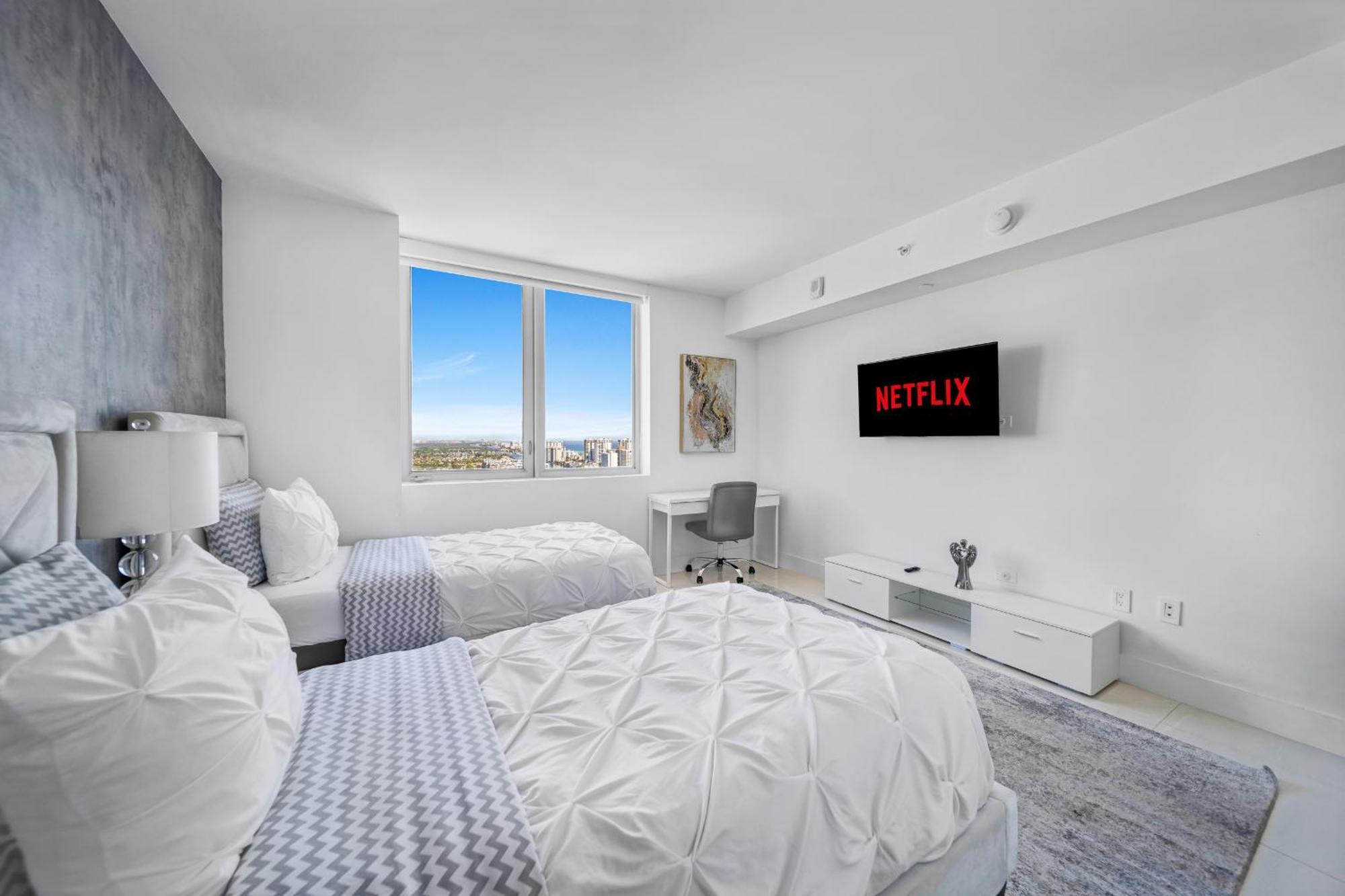 Resort-Style Living With Direct Ocean Views - 3Br Beauty Холандейл Бийч Екстериор снимка